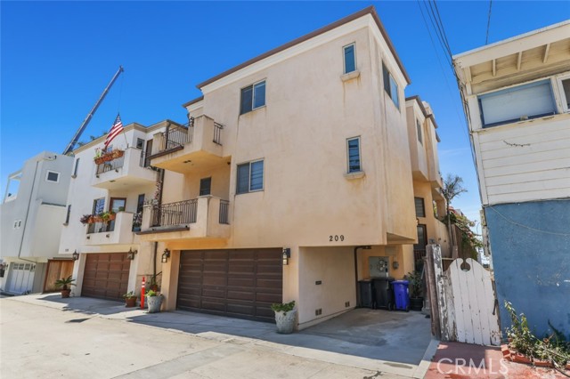 209 Crest Drive, Manhattan Beach CA: https://media.crmls.org/medias/0cedfb3d-5c4f-4150-9640-a4e9c6fd674c.jpg
