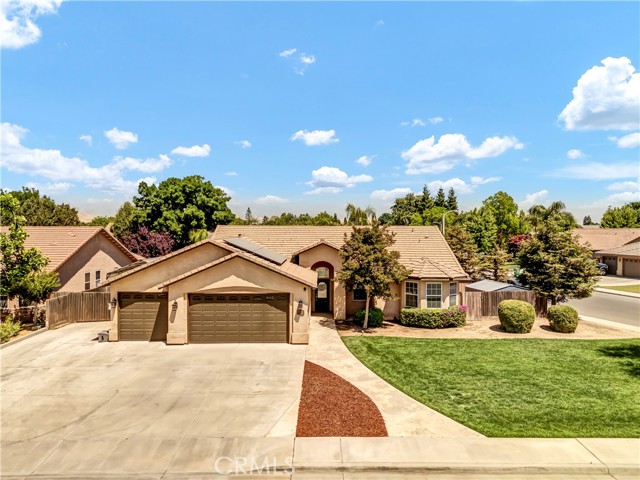 Detail Gallery Image 1 of 54 For 300 S Lombardi St, Porterville,  CA 93257 - 4 Beds | 2 Baths