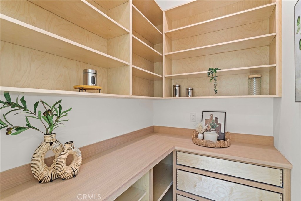 https://media.crmls.org/medias/0cee5828-d3ec-4e08-9f01-143a6b540958.jpg?preset=X-Large