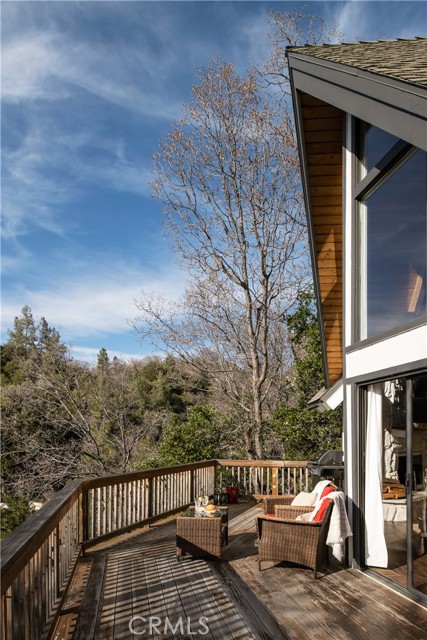 Detail Gallery Image 7 of 26 For 28627 Manitoba Dr, Lake Arrowhead,  CA 92352 - 3 Beds | 3/1 Baths