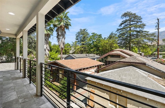 Detail Gallery Image 10 of 10 For 720 W Altadena #1/2,  Altadena,  CA 91001 - 3 Beds | 3 Baths