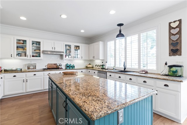 23556 Kathryn Street, Murrieta CA: https://media.crmls.org/medias/0cf1238c-123e-4e4a-80b2-021633c6584c.jpg