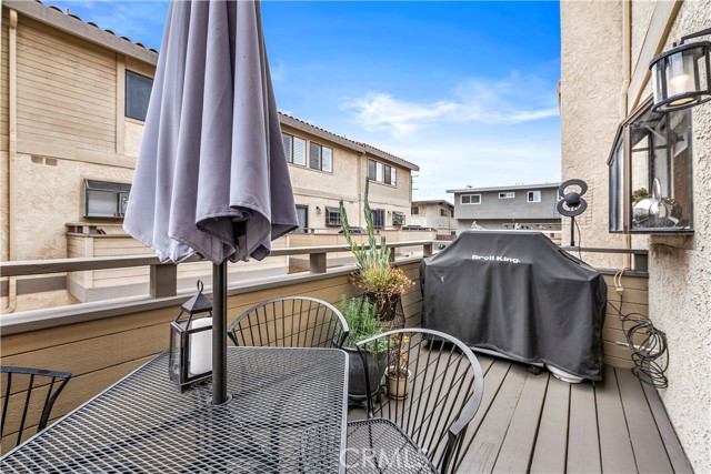 1111 Beryl Street, Redondo Beach, California 90277, 2 Bedrooms Bedrooms, ,2 BathroomsBathrooms,Residential,Sold,Beryl,SB21237920