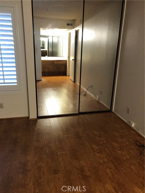 Bedroom with mirrored closet