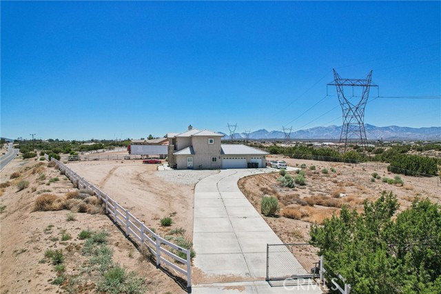 8294 Aster Road, Oak Hills CA: https://media.crmls.org/medias/0cf1ff23-e463-4fdc-a110-3677785d8212.jpg