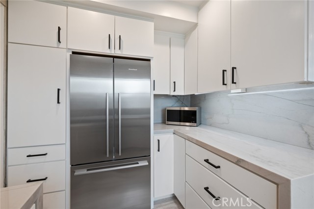 Detail Gallery Image 9 of 37 For 2410 Voorhees Ave #3,  Redondo Beach,  CA 90278 - 2 Beds | 2/1 Baths