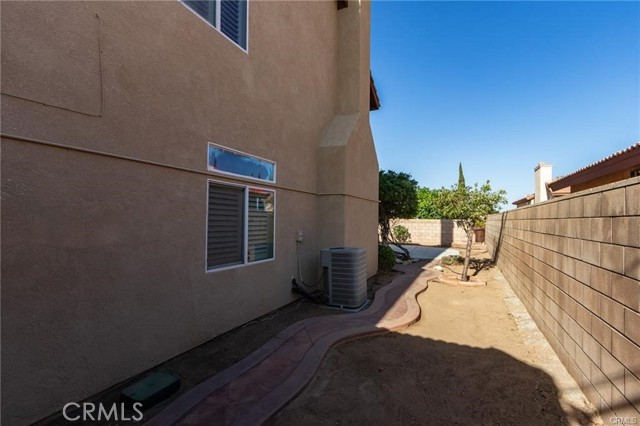 8961 Newcastle Avenue, Hesperia CA: https://media.crmls.org/medias/0cf2dedd-0297-4d2d-b44c-db0e59d3524a.jpg