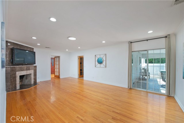 Detail Gallery Image 36 of 52 For 13608 Bassett St, Valley Glen,  CA 91405 - 6 Beds | 4 Baths