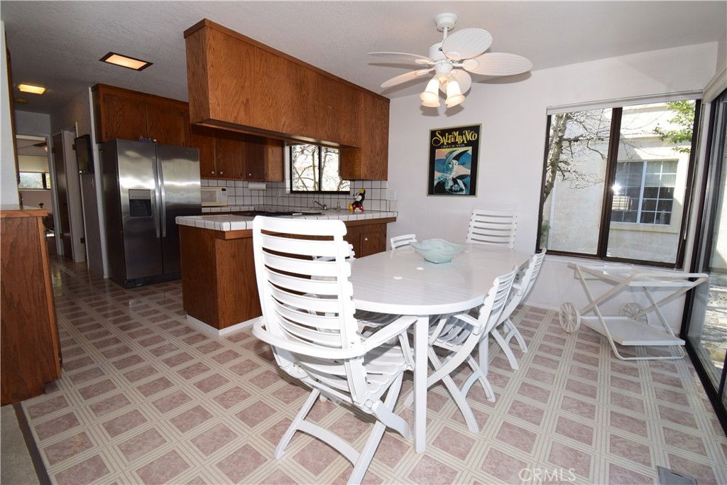 https://media.crmls.org/medias/0cf31cb2-5749-4e73-a088-dab707b55f49.jpg?preset=X-Large