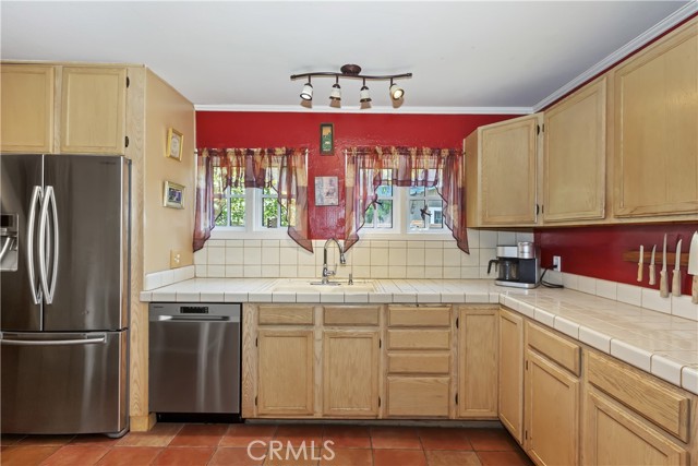 Detail Gallery Image 19 of 39 For 125 E H St, Ontario,  CA 91764 - 4 Beds | 2 Baths