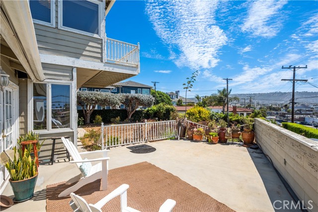 304 Avenue E, Redondo Beach CA: https://media.crmls.org/medias/0cf35497-908e-4c76-ae21-e91e767e708e.jpg