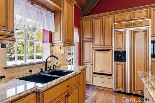 Detail Gallery Image 11 of 41 For 28070 West Shore Rd, Lake Arrowhead,  CA 92352 - 4 Beds | 2/1 Baths