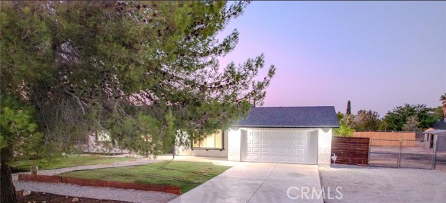 Detail Gallery Image 1 of 24 For 20994 Verde Dr, Apple Valley,  CA 92308 - 3 Beds | 2 Baths