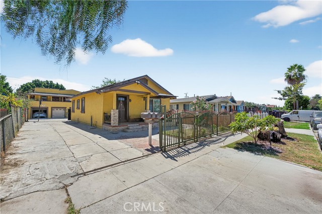 1008 E 74th Street, Los Angeles CA: https://media.crmls.org/medias/0cf38e62-0c03-4aab-b779-1fb7bd3c48c3.jpg