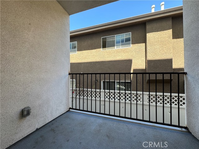 Detail Gallery Image 4 of 18 For 22425 S Del Valle St #3,  Woodland Hills,  CA 91364 - 3 Beds | 2/1 Baths