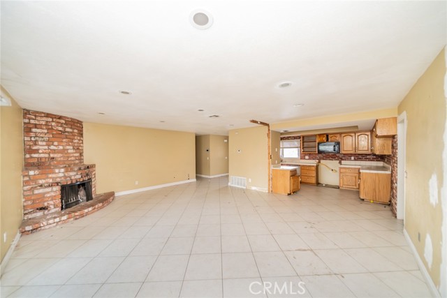 Detail Gallery Image 4 of 28 For 11220 Puente Way, Jurupa Valley,  CA 91752 - 4 Beds | 3 Baths