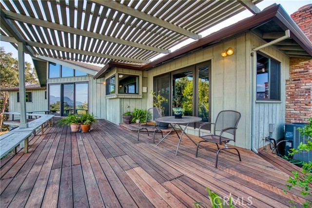 Detail Gallery Image 14 of 71 For 807 Crystal Lake Way, Lakeport,  CA 95453 - 4 Beds | 4 Baths