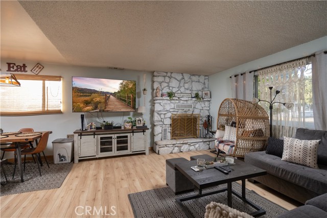 Detail Gallery Image 10 of 26 For 332 Grenfall Ln, Big Bear City,  CA 92314 - 3 Beds | 2 Baths