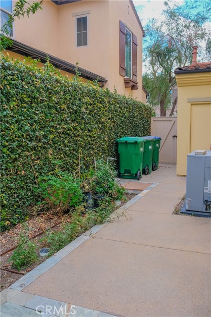 27 Maycrest, Irvine CA: https://media.crmls.org/medias/0cf6d5e3-5676-48f5-baa3-6925fc6392f0.jpg