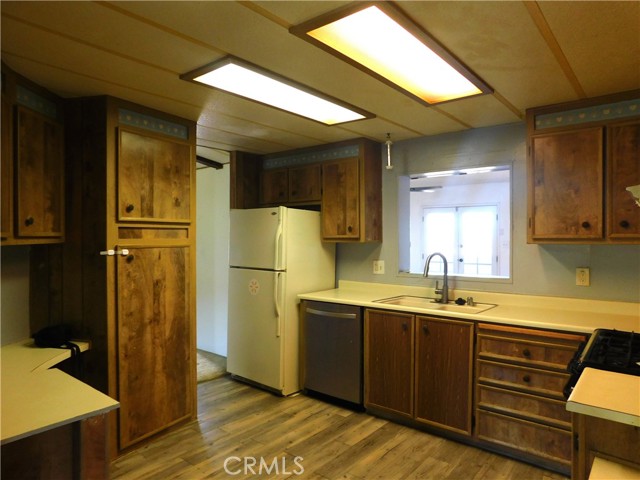 Detail Gallery Image 6 of 27 For 27627 Comstock Ave, Johannesburg,  CA 93528 - 2 Beds | 2 Baths