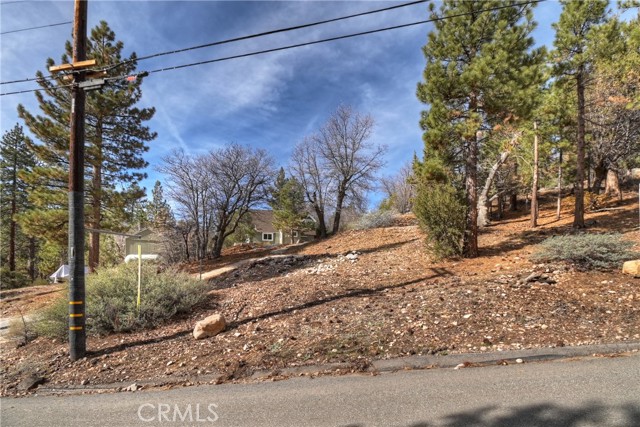 Detail Gallery Image 3 of 24 For 1115 Fawnskin Dr, Fawnskin,  CA 92333 - – Beds | – Baths