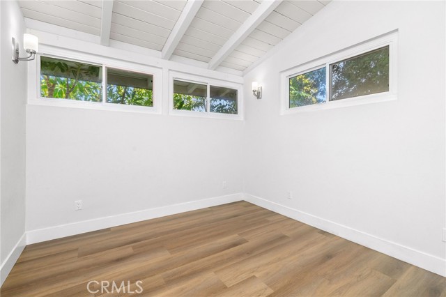 Detail Gallery Image 14 of 31 For 8341 Delco Ave, Winnetka,  CA 91306 - 5 Beds | 4 Baths