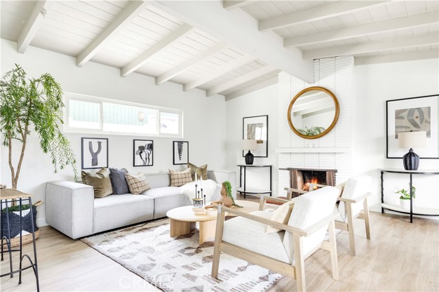 Detail Gallery Image 4 of 27 For 130 43rd, Newport Beach,  CA 92663 - – Beds | – Baths