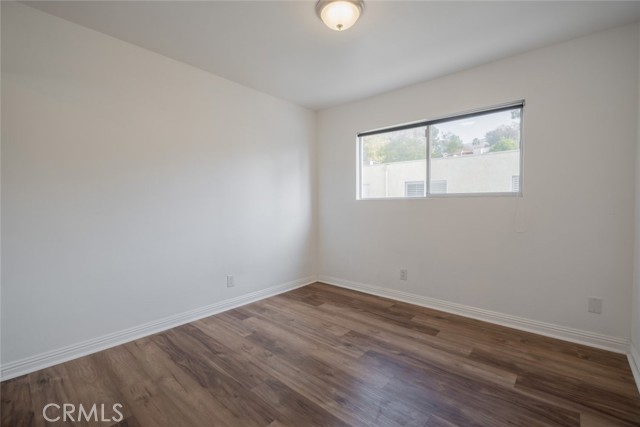 Detail Gallery Image 21 of 28 For 9700 via Roma, Burbank,  CA 91504 - 3 Beds | 2/1 Baths