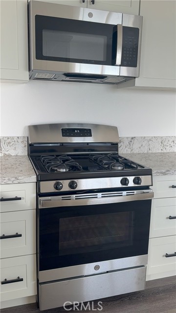 Detail Gallery Image 14 of 21 For 880 S State, Hemet,  CA 92543 - 4 Beds | 2 Baths