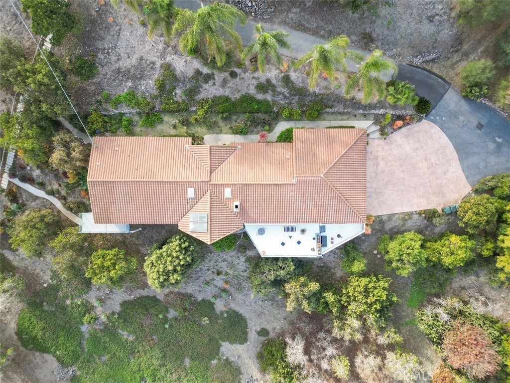 https://media.crmls.org/medias/0cf79b76-0754-4d7b-aeff-2a3c33fce2fb.jpg?preset=X-Large