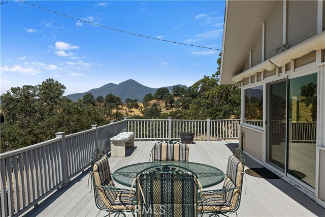 13041 San Joaquin Avenue, Clearlake CA: https://media.crmls.org/medias/0cf9ba39-4893-4f39-addc-39a0ebf85cd9.jpg