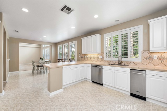Detail Gallery Image 14 of 54 For 29126 Starwood Pl, Saugus,  CA 91390 - 4 Beds | 3/1 Baths
