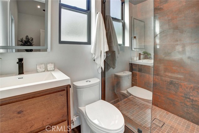 Detail Gallery Image 9 of 74 For 14136 Emelita St, Sherman Oaks,  CA 91401 - 4 Beds | 4/1 Baths