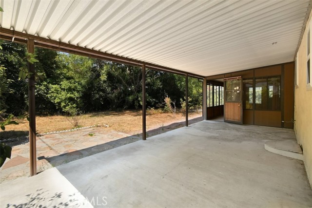631 N Evergreen Street, Burbank CA: https://media.crmls.org/medias/0cfa3ceb-fd4c-4740-98f4-189771fd5d49.jpg