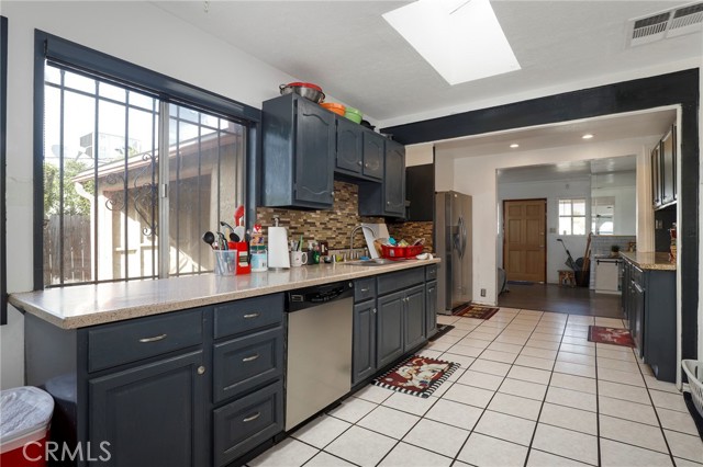 Detail Gallery Image 12 of 35 For 12623 S Slater, Compton,  CA 90222 - 3 Beds | 2/1 Baths