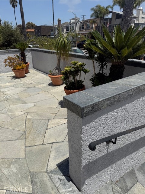 305 21st Street, Huntington Beach CA: https://media.crmls.org/medias/0cfa93ce-503a-4933-8a3e-a51b38e43706.jpg