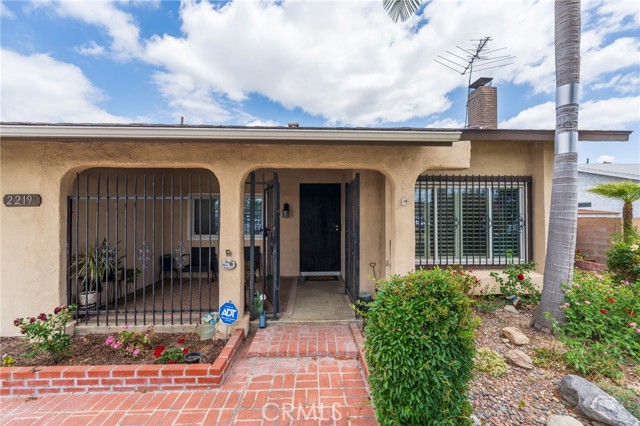 Detail Gallery Image 4 of 45 For 2219 S Elderberry Ave, Ontario,  CA 91762 - 4 Beds | 2 Baths