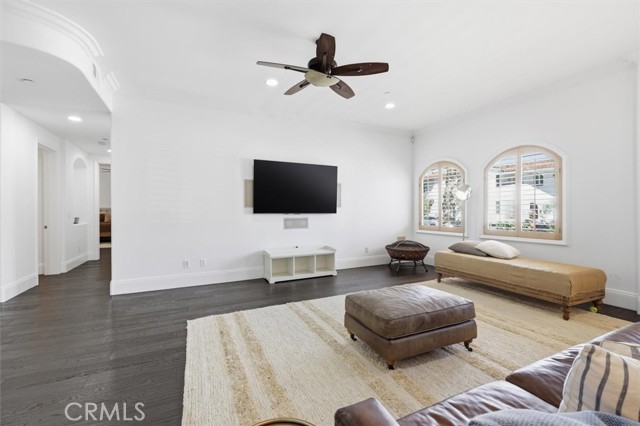 Detail Gallery Image 4 of 30 For 143 N Arnaz Dr #105,  Beverly Hills,  CA 90211 - 3 Beds | 2/1 Baths