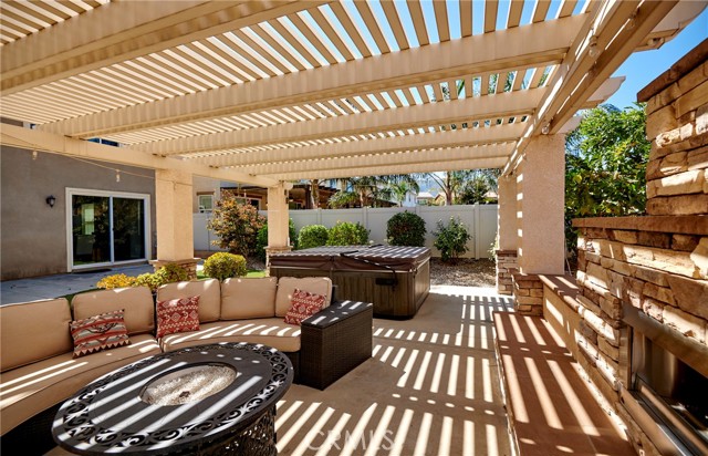 4049 Running Oak Lane, San Bernardino CA: https://media.crmls.org/medias/0cfb1b70-a32b-4b99-8368-9d9513004169.jpg