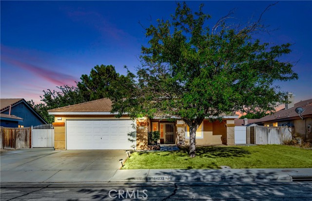 Detail Gallery Image 1 of 47 For 44232 62nd St, Lancaster,  CA 93536 - 4 Beds | 2 Baths