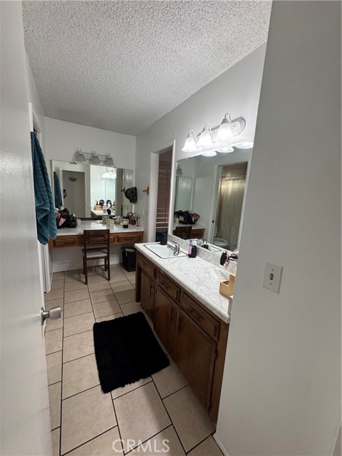 Detail Gallery Image 7 of 13 For 3705 Valley Springs, Bakersfield,  CA 93309 - 3 Beds | 2 Baths