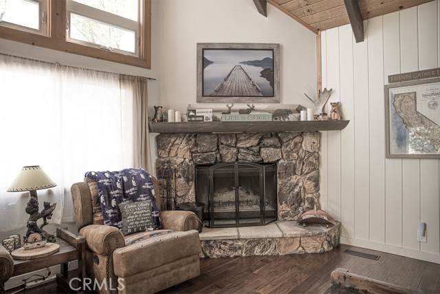Detail Gallery Image 9 of 34 For 1216 Yosemite Dr, Lake Arrowhead,  CA 92352 - 3 Beds | 2 Baths