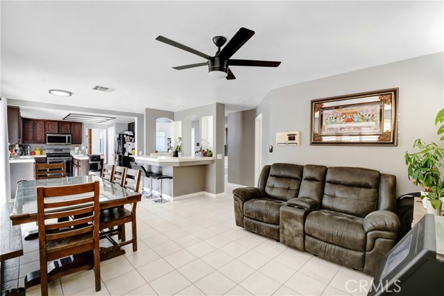 Detail Gallery Image 13 of 31 For 10013 Deep Canyon, Moreno Valley,  CA 92557 - 6 Beds | 3 Baths