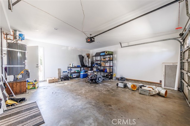 9549 Forbes Ave, Northridge CA: https://media.crmls.org/medias/0cfdea10-13e8-4608-ad95-1541580f2771.jpg