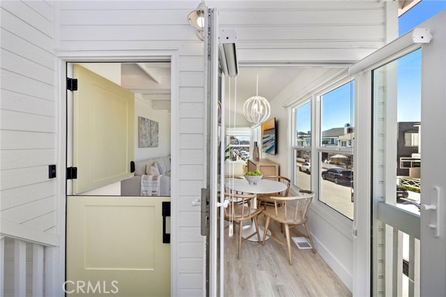 Detail Gallery Image 6 of 26 For 207 E Edgewater Ave #REAR,  Newport Beach,  CA 92661 - 2 Beds | 2 Baths