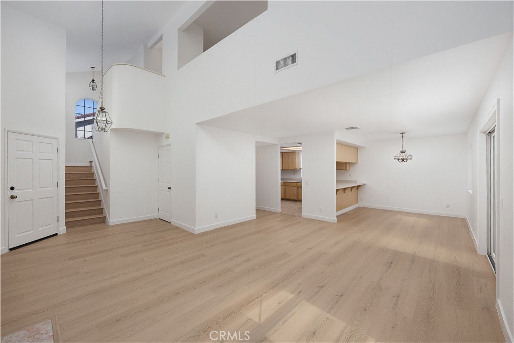 https://media.crmls.org/medias/0cfe4f8f-4a6a-4905-878d-1cee6131e189.jpg?preset=X-Large