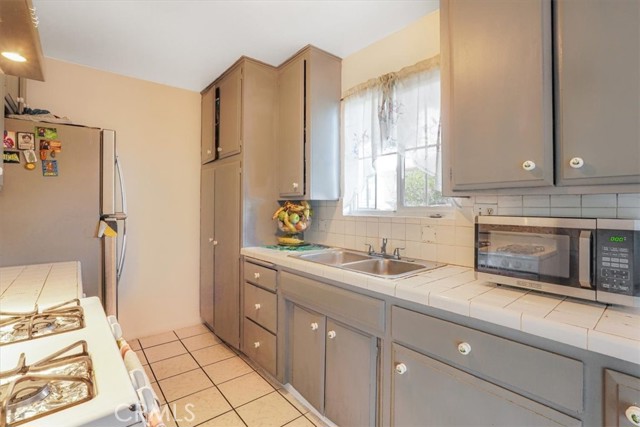 Detail Gallery Image 10 of 28 For 6904 Radford Ave #1,  North Hollywood,  CA 91605 - 2 Beds | 2 Baths