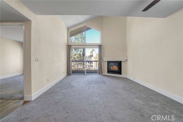 Detail Gallery Image 5 of 20 For 21500 Burbank #310,  Woodland Hills,  CA 91367 - 2 Beds | 2 Baths