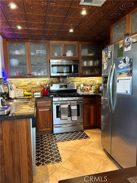 16041 Warmington Lane, Huntington Beach CA: https://media.crmls.org/medias/0d006399-a237-42f8-b37e-b706022f4a34.jpg