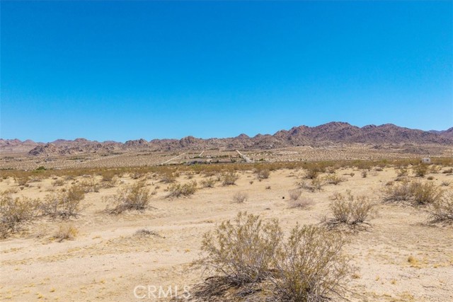 5888 La Ferney Avenue, Joshua Tree CA: https://media.crmls.org/medias/0d006de0-8206-496f-b01d-551aa54e6b9e.jpg